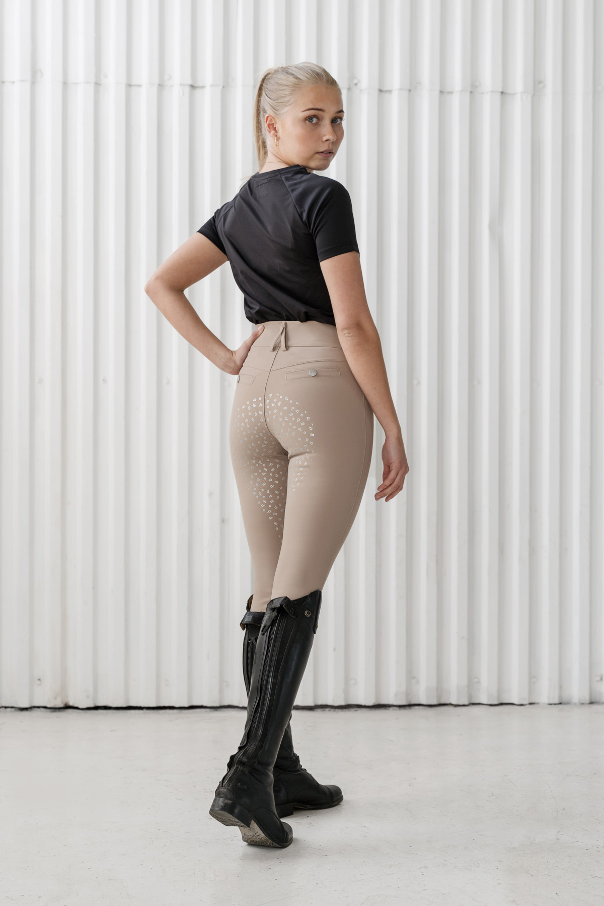 Nellie Mocca Bling, Breeches