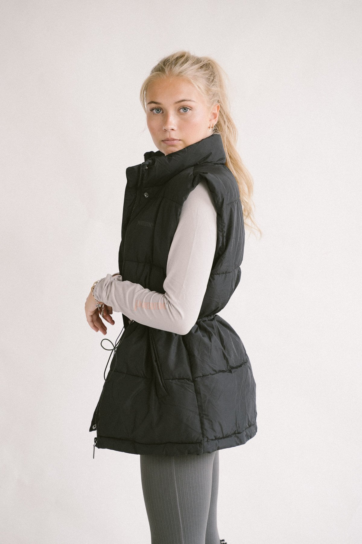 Celinne, Black Vest