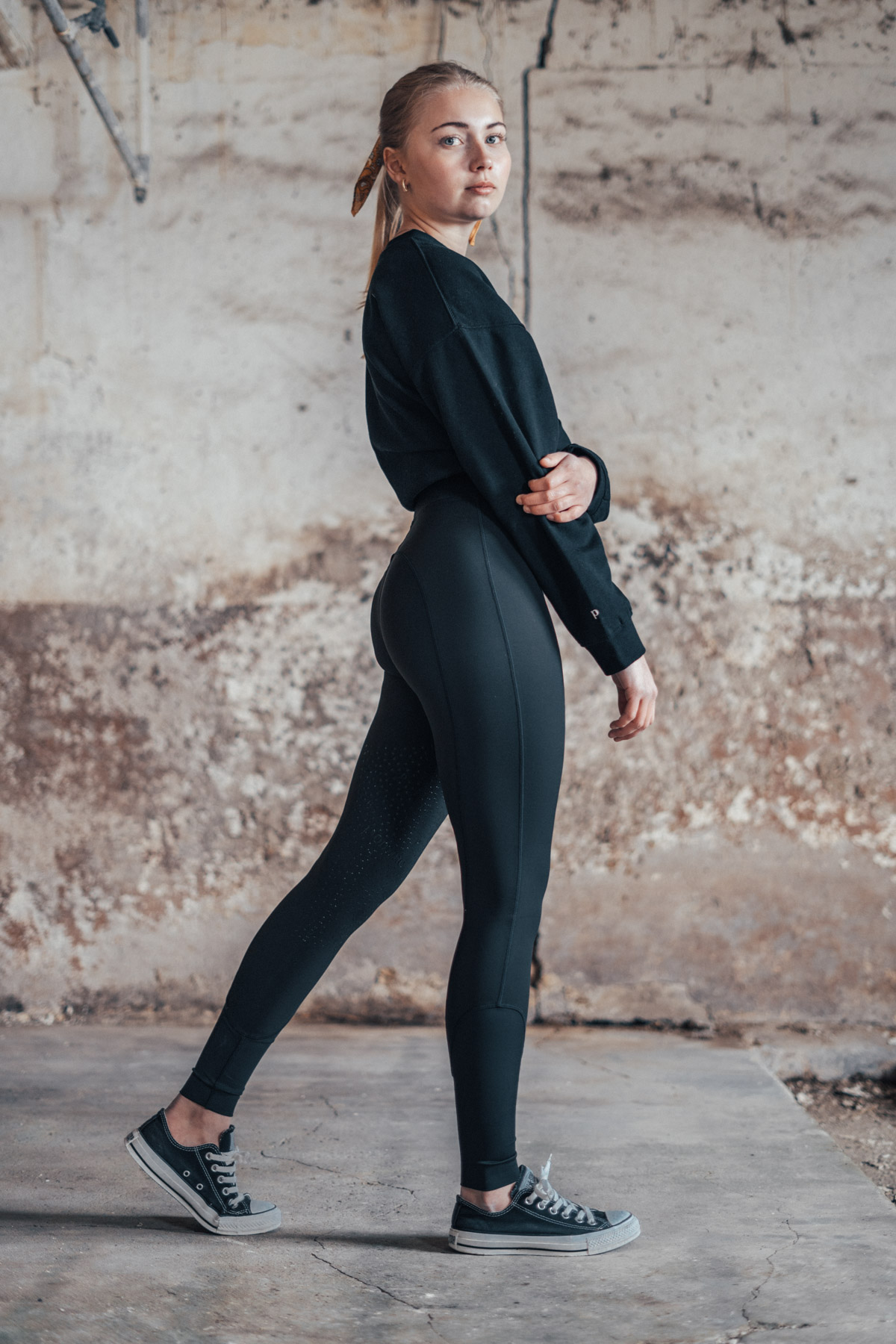 Classic black leggings top